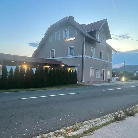 Holzhaeuschen * Sankt Egyden